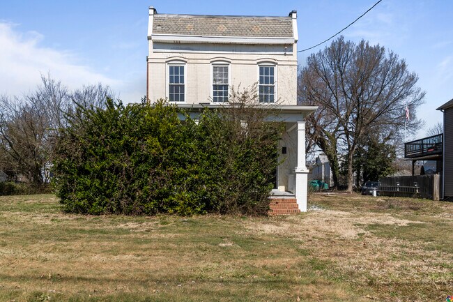 Building Photo - 1502 Williamsburg Rd