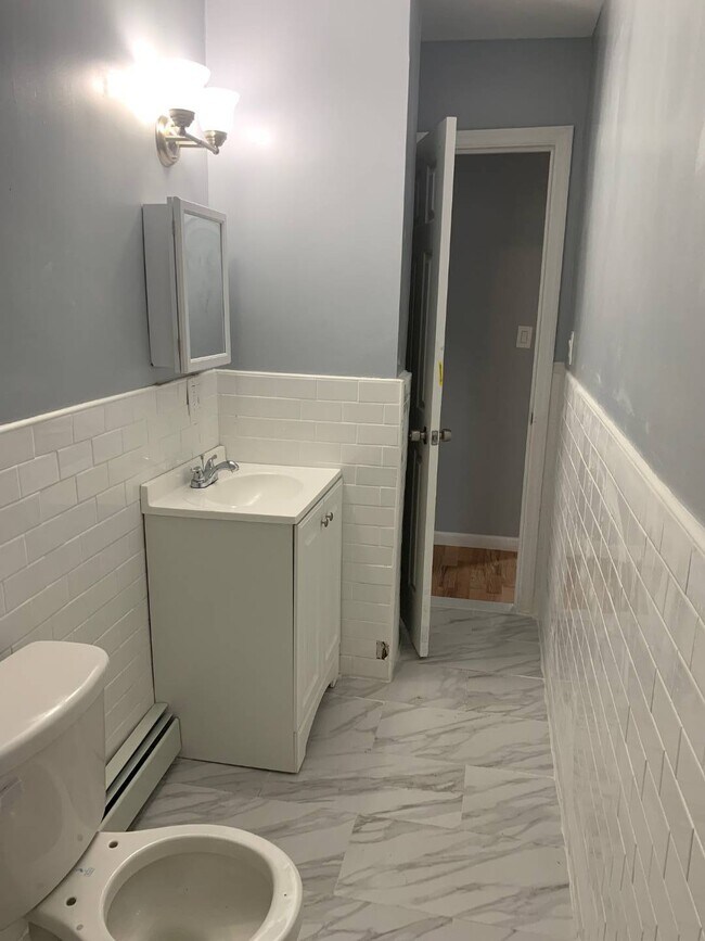 Foto del edificio - 183 E Mosholu Pkwy N