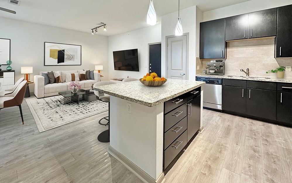Foto principal - 2700 Brazos St