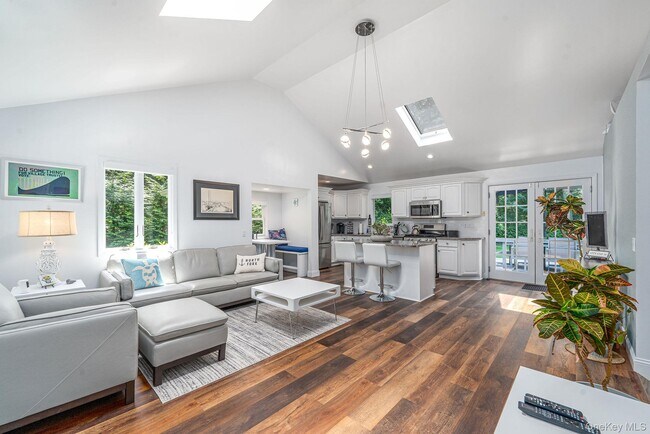 Foto del edificio - 410 Cedar Dr