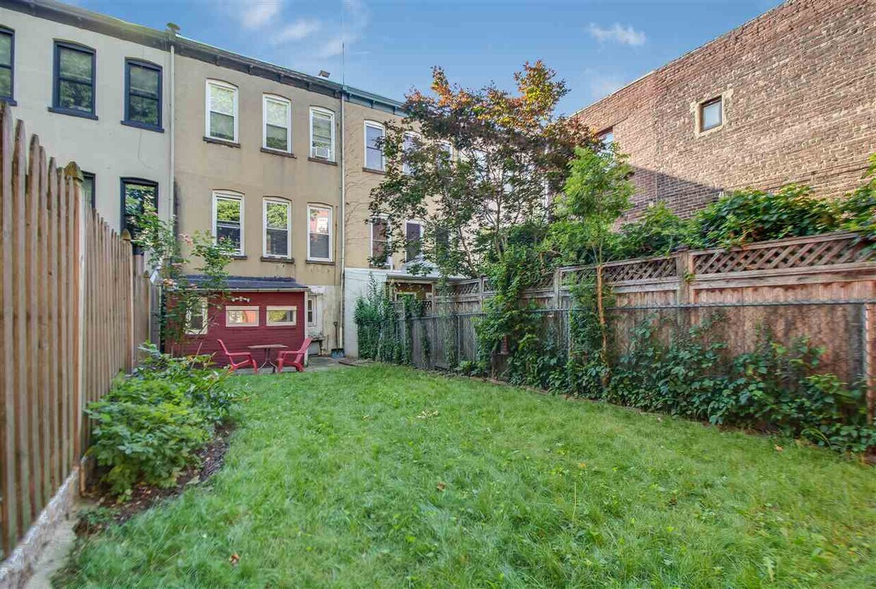 Primary Photo - 1137 Park Ave