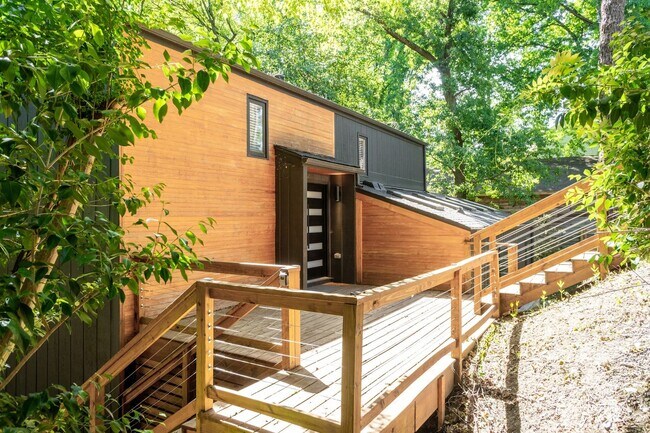 Foto del edificio - Ultra Modern Three Bedroom Home!