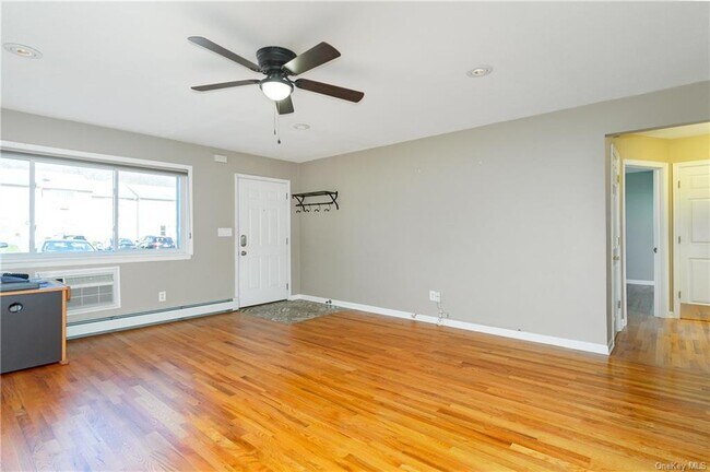 Building Photo - 3 Fishkill Glen Dr