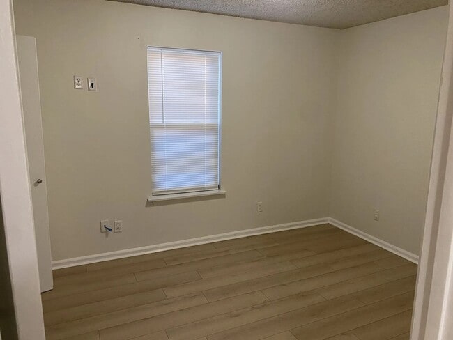 Foto del edificio - 2BR Home in Port Allen | Garden District of West Baton Rouge