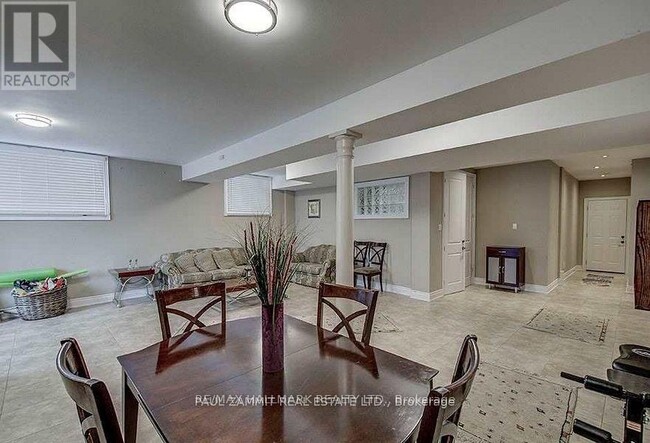 Building Photo - 90 Grandview Ave