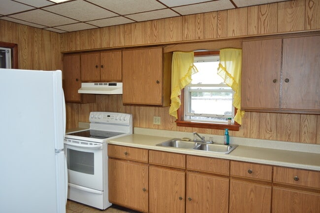 Building Photo - 211 S Main St