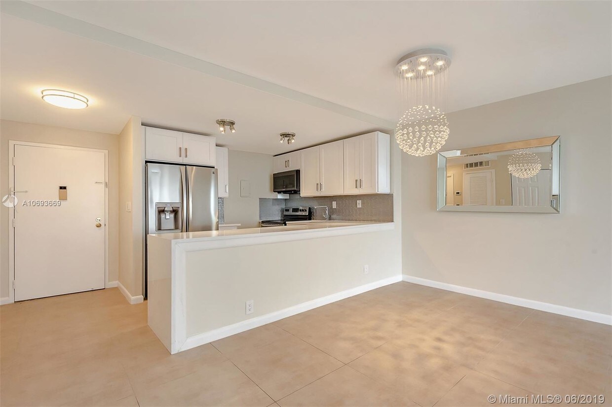 Foto principal - 16710 NE 9th Ave