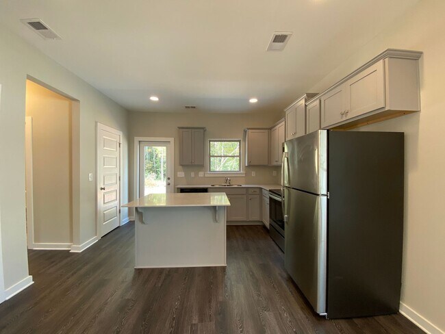 Foto del edificio - Home for rent in Clay, AL!!! Available Now...