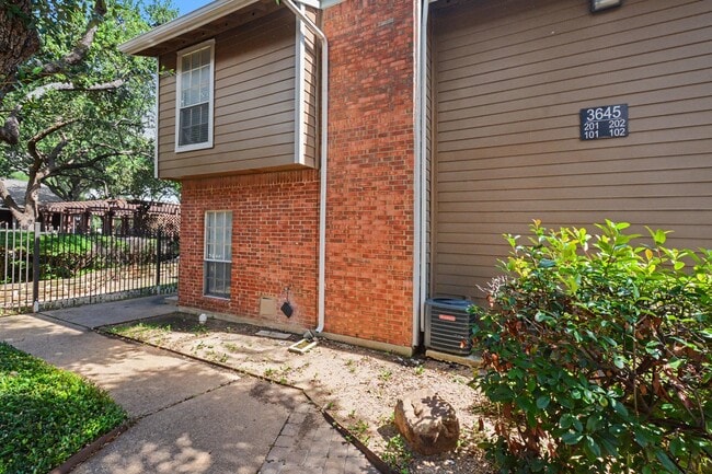 Photo - 3645 W Northgate Dr Apartment