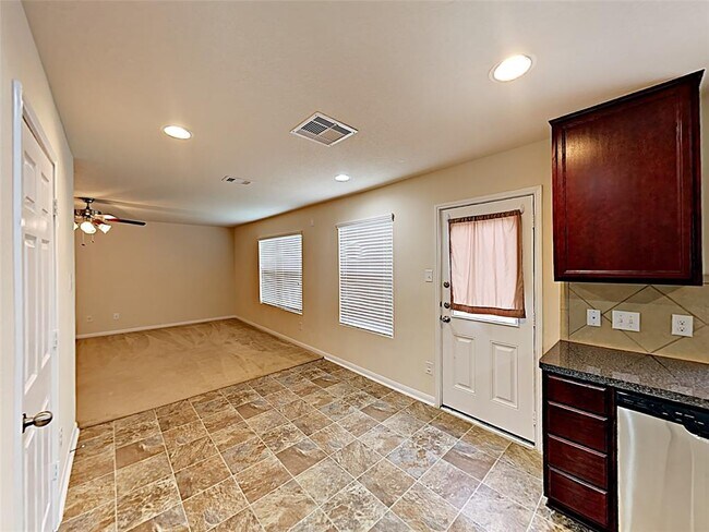 Building Photo - 9945 Swallow Dr