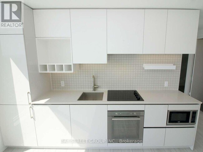 Building Photo - 898 Portage Pkwy