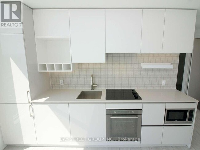 Photo du bâtiment - 898 Portage Pkwy