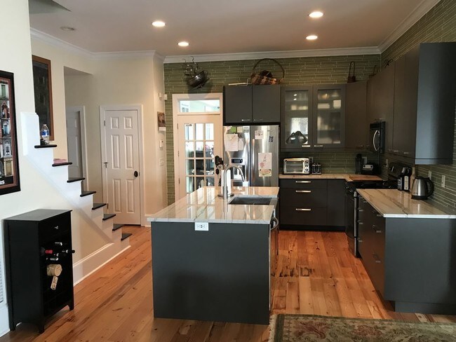 Building Photo - Gorgeous Property in Ion