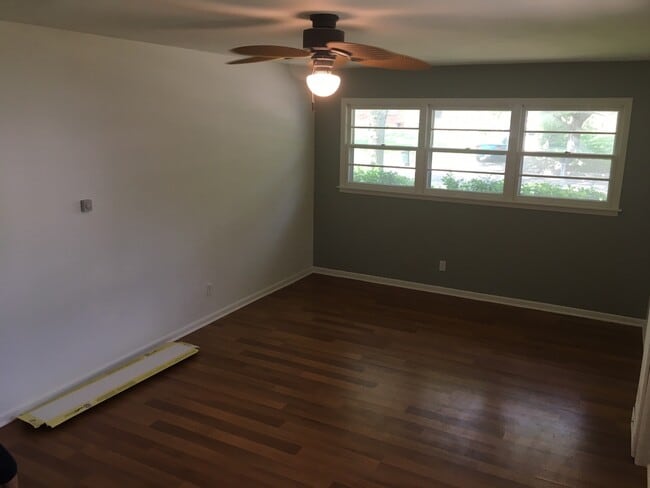 Building Photo - Huge Backyard + Off-Street Parking + Washe...