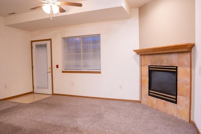 Foto del edificio - 3326 Leopold Way
