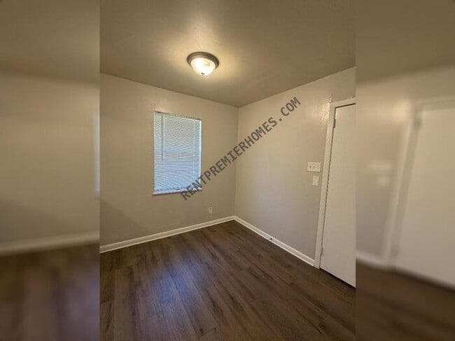 Foto del edificio - 7720 Bradley Dr