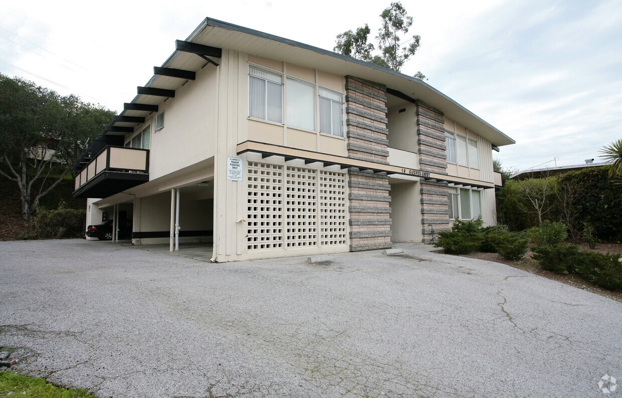 Foto del edificio - 10 Garden Ct