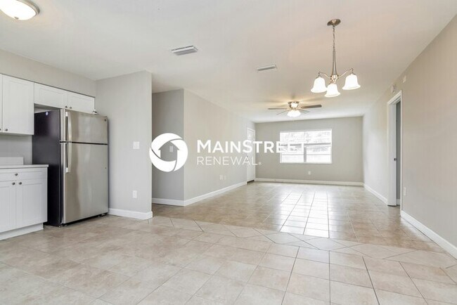Building Photo - 4 Bedroom Pet-Friendly Home in Lakeland, FL with Main Street Renewal