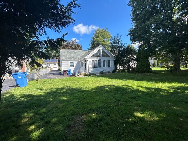 Building Photo - 148 Country Club Rd