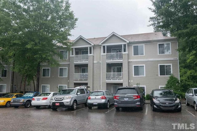 Room in Condo on Collegiate Cir - Room in Condo on Collegiate Cir