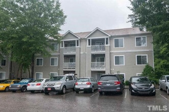 Building Photo - Room in Condo on Collegiate Cir