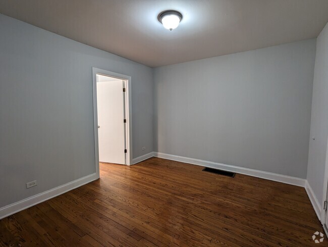 Building Photo - 5029 N Harding Ave