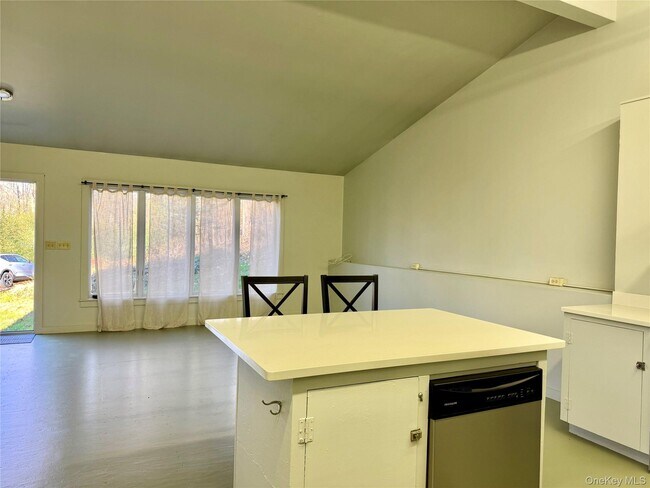 Foto del edificio - 14 Spring Lake Rd