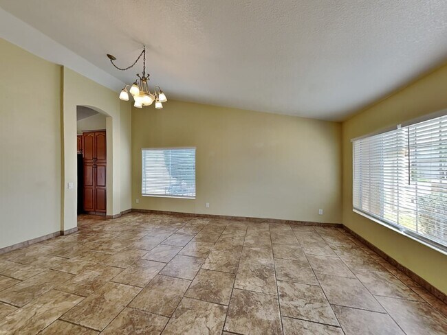 Foto del edificio - 8324 W Surrey Ave