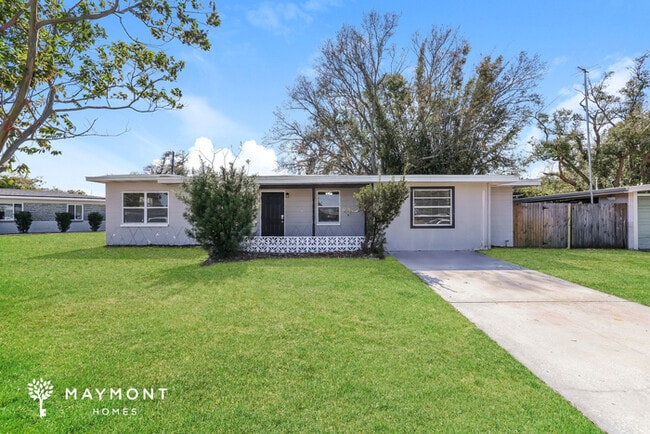 Building Photo - 5608 32nd Ave N