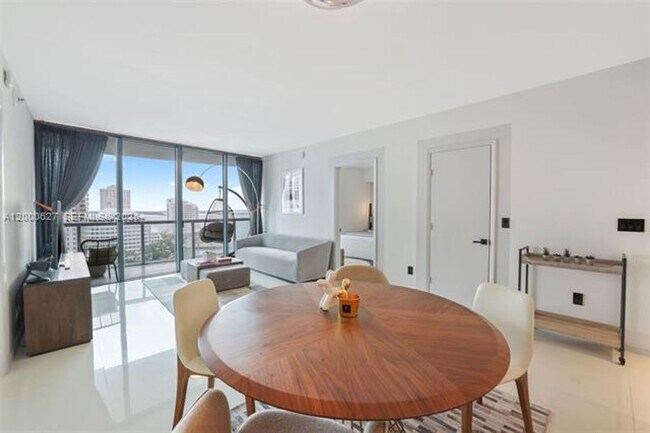 Foto del edificio - 465 Brickell Ave