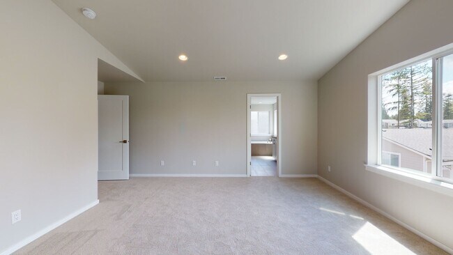 Building Photo - For Rent - Kent East hill Newer home East ...
