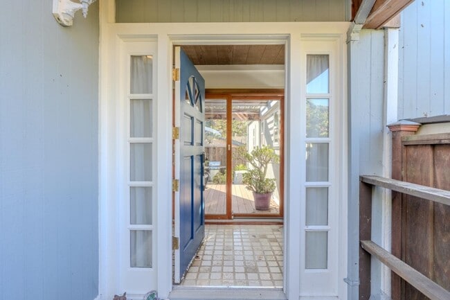 Foto del edificio - 1448 Sunshine Valley Rd