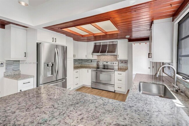 Foto del edificio - 44 NW 27th Ct