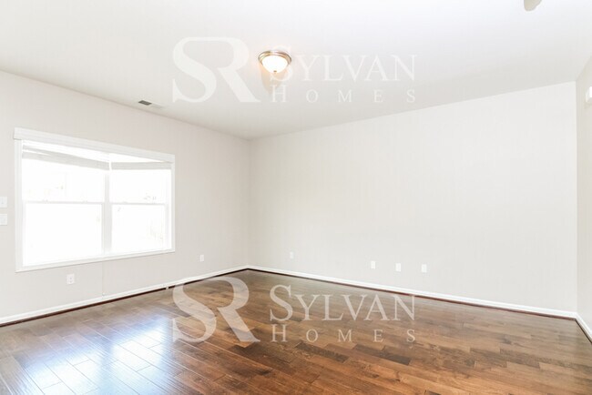 Foto del edificio - Prepare to fall in love with this 4 bedroom, 2.5 bathroom home