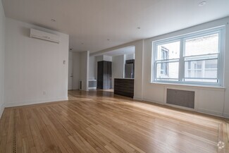Building Photo - 2105 Rue Chomedey
