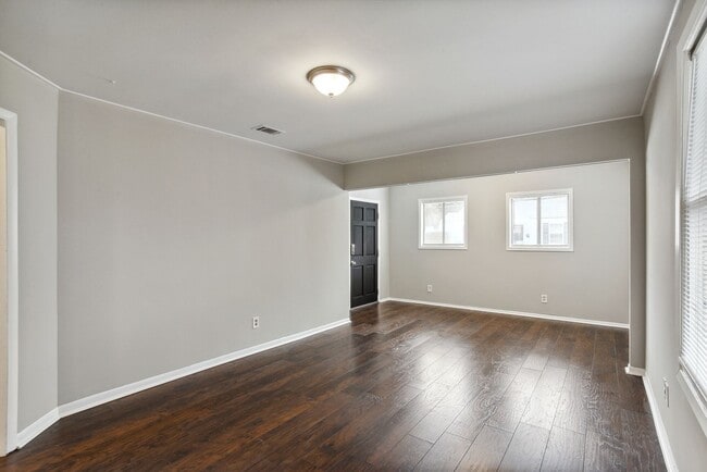 Building Photo - Large 3BR/1BA Eastside Savannah Home For Rent