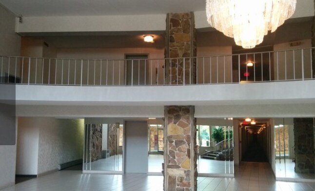 Main Entrance - 18 E Old Willow Rd