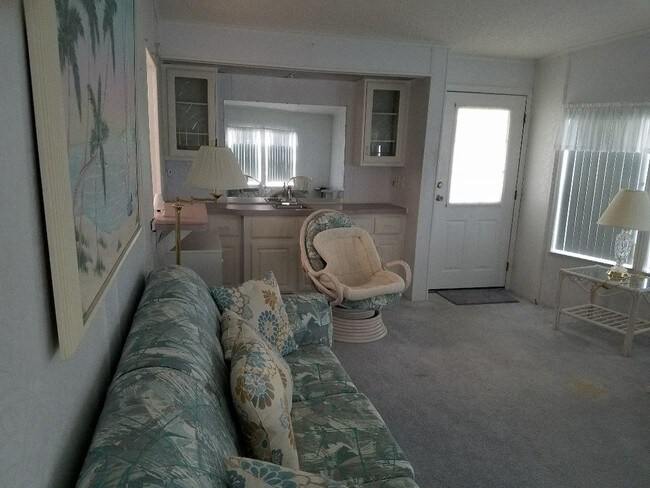 Building Photo - 2/2 Furnished