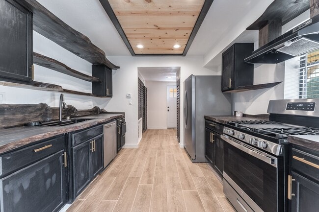 Building Photo - Newly Updated- Ready for you!