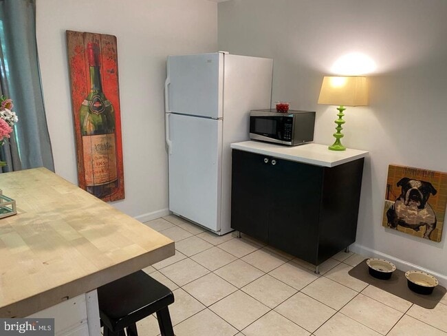 Building Photo - 2435 Westminster Dr