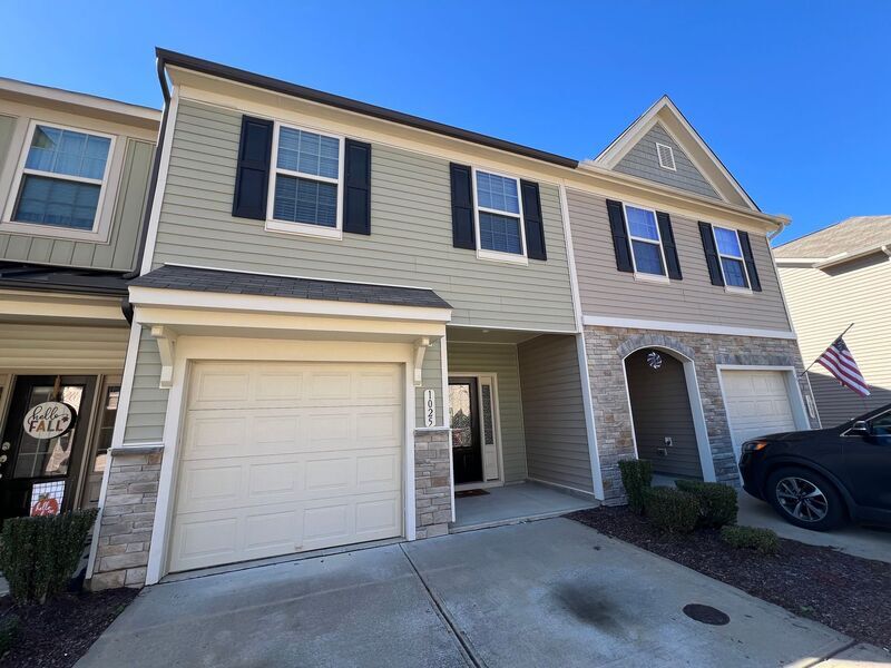 Primary Photo - 1025 Grand Ridge Dr