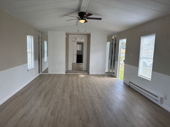 Foto del edificio - 2 BED, 2 BATH NEWLY REMOLDED MOBILE HOME IN PARK LOCATED IN EAGLE SPRINGS