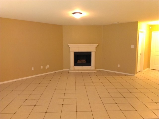 Building Photo - 2100 Hummingbird Way