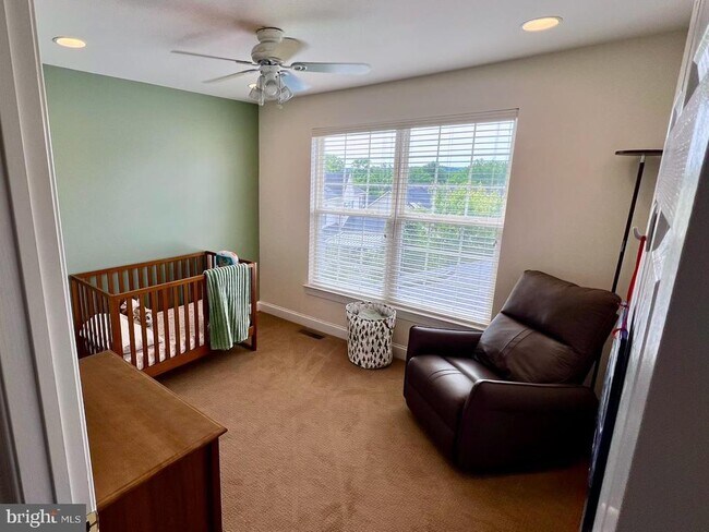 Foto del edificio - 217 Truman Way
