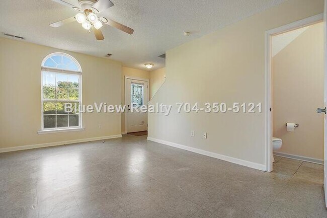 Foto del edificio - Beaufiful Townhouse 2 bed 1.5 bath in Monroe