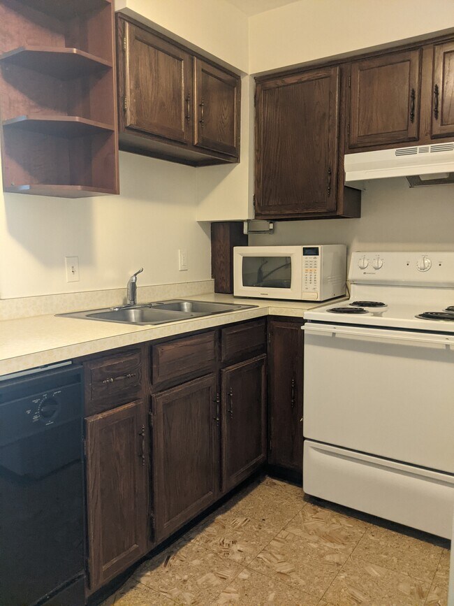 Kitchen - 119 W Barre St