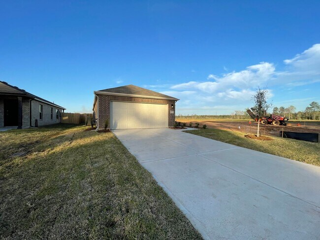 Building Photo - *Half Off First Month's Rent!* Charming 4 Bedroom, 2 Bath Home in Magnolia Ridge!