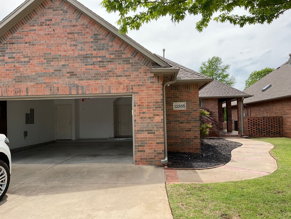 Primary Photo - 12335 Shorehan Ct