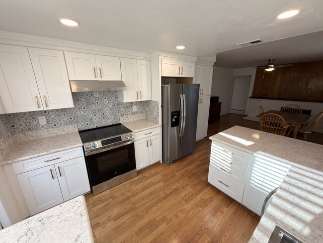 Building Photo - 4635 Cobb Dr