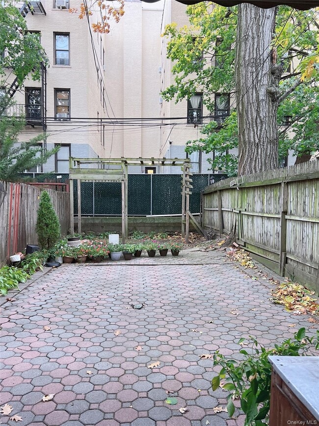 Building Photo - 21-31-31 24th St